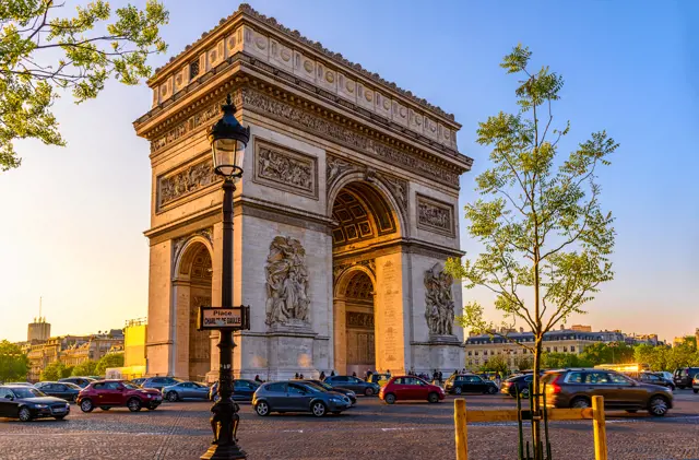 SwingContent/1/8/9/7/4/arc_de_triomphe-parijs_bonaparte-fr-z22-adobestock_214741096.jpeg